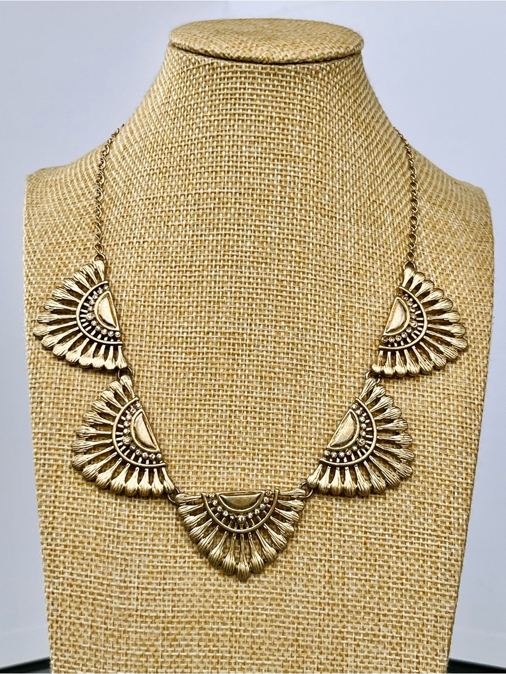 ✨ Stunning Vintage Banana Republic Gold-Tone Fan Statement Necklace! ✨
